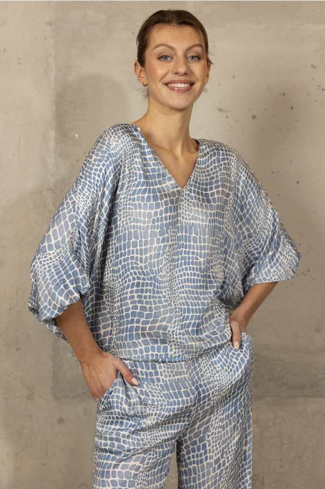 KELLY BLOUSE AT96 09222 374 882 CROC PRINT